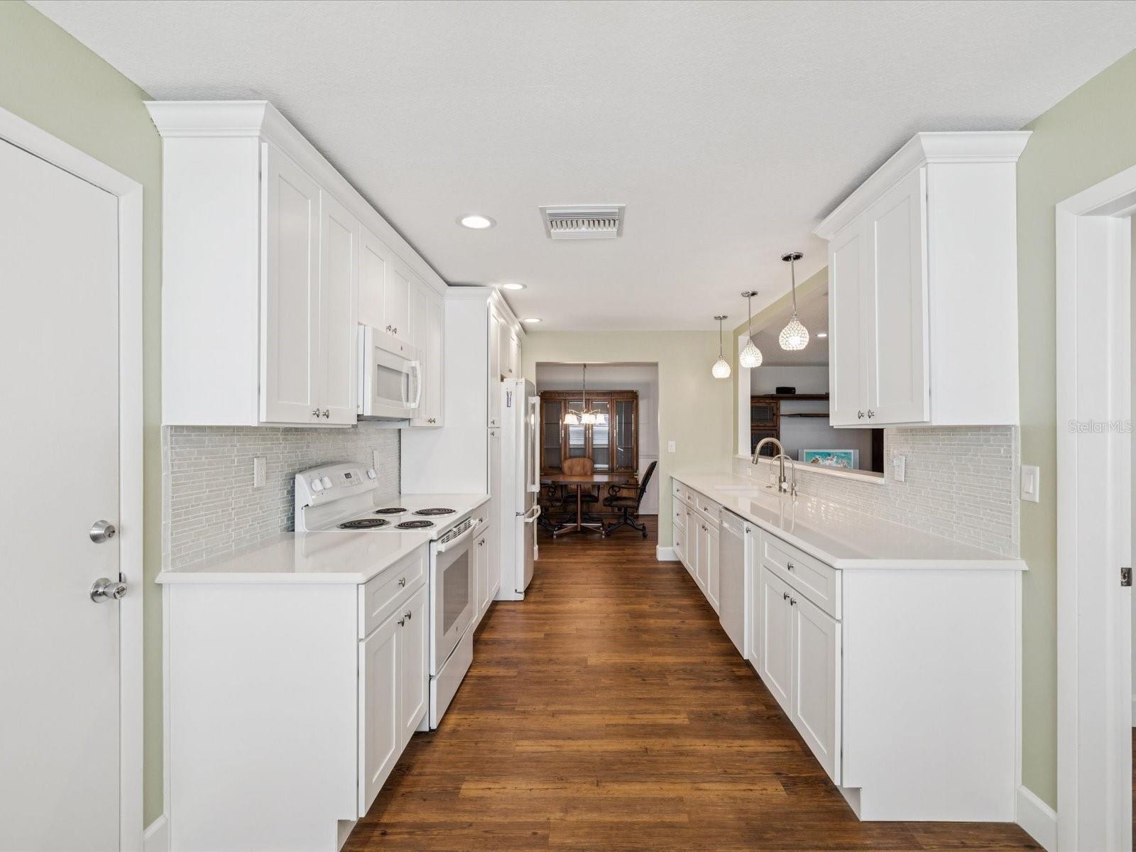 Listing photo id 17 for 9125 35th Way N