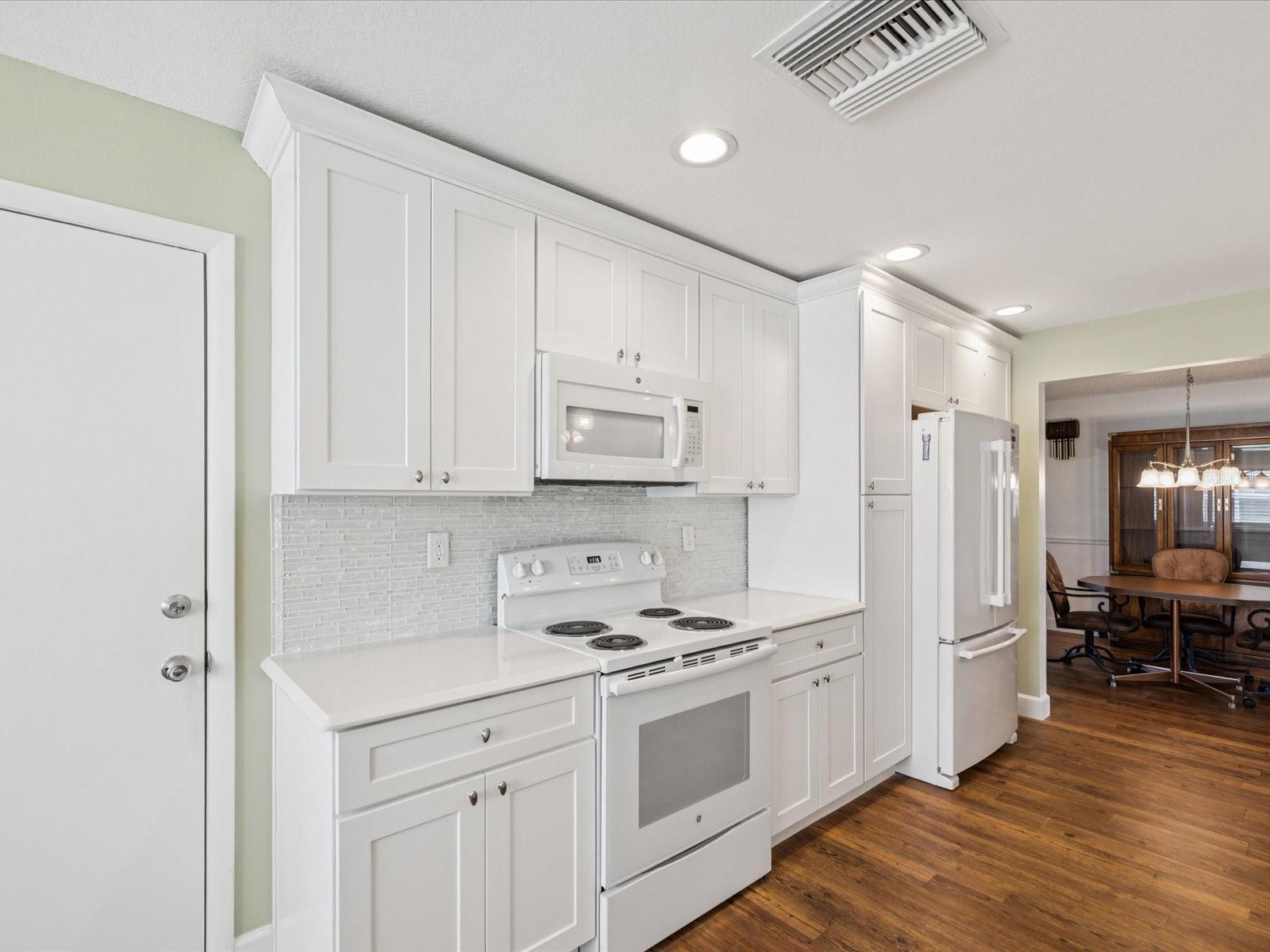 Listing photo id 18 for 9125 35th Way N