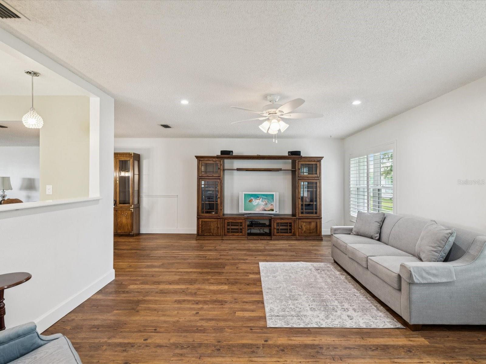 Listing photo id 20 for 9125 35th Way N