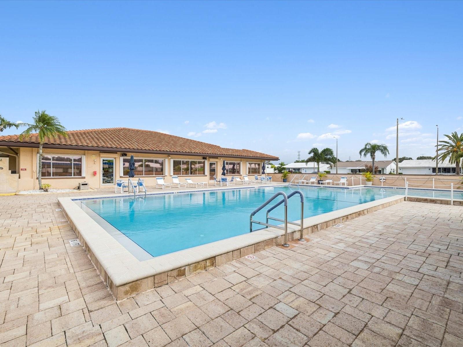 Listing photo id 57 for 9125 35th Way N
