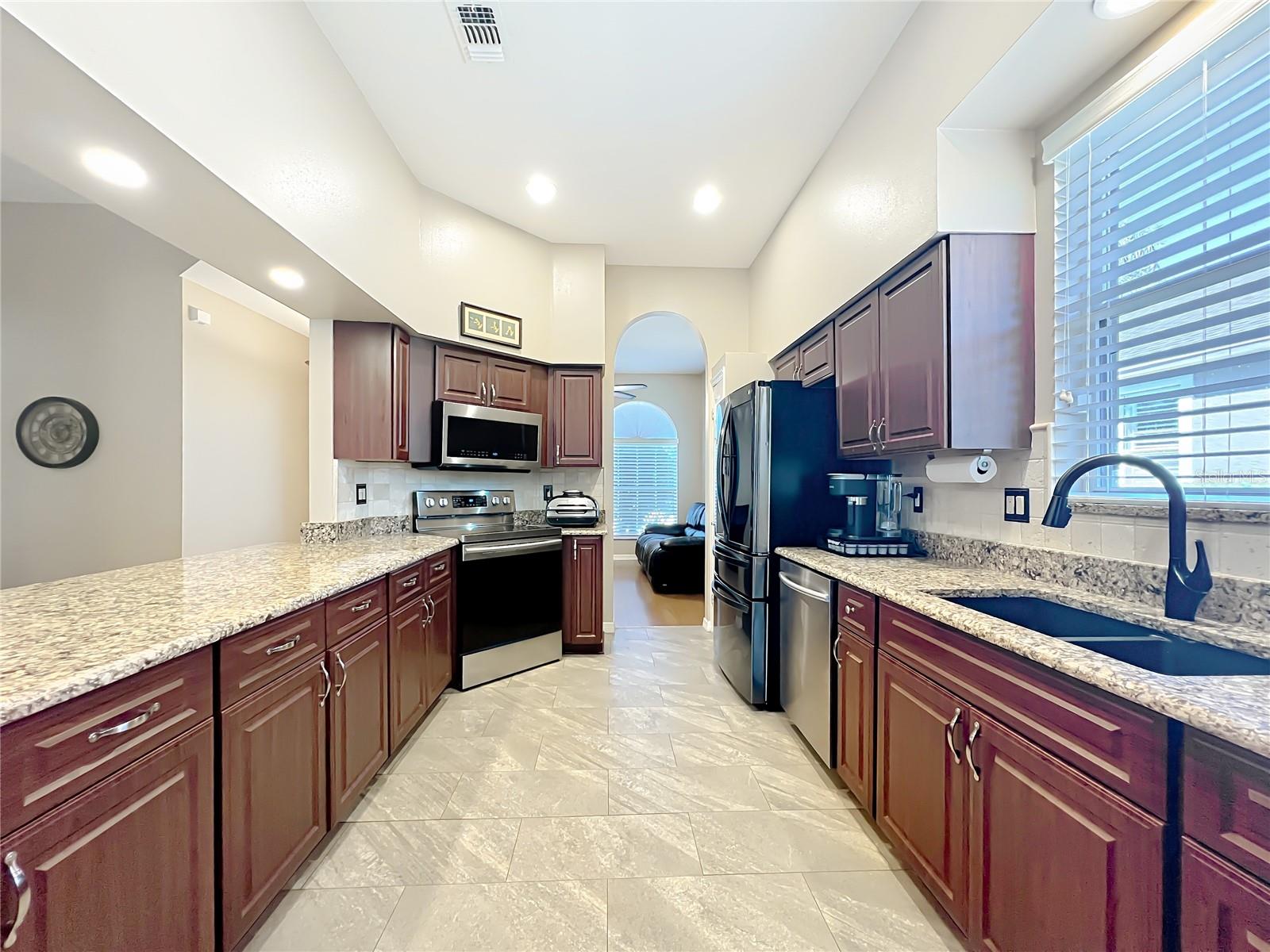 Image 10 of 50 For 6128 Landings Boulevard