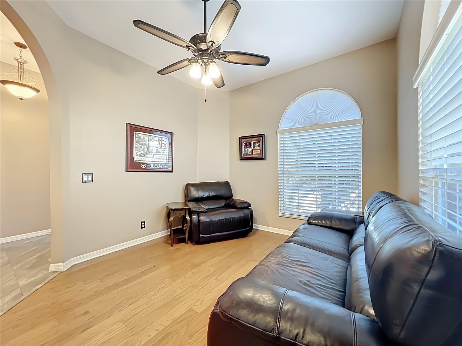 Image 3 of 50 For 6128 Landings Boulevard