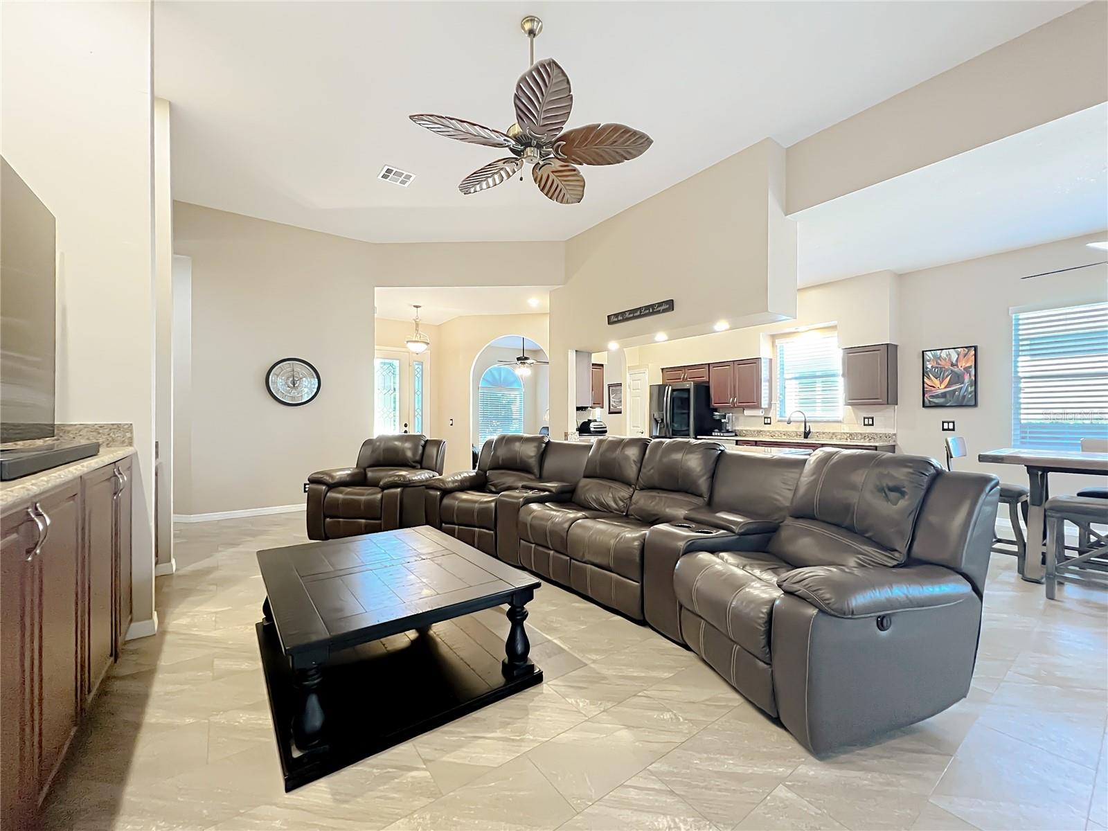 Image 5 of 50 For 6128 Landings Boulevard
