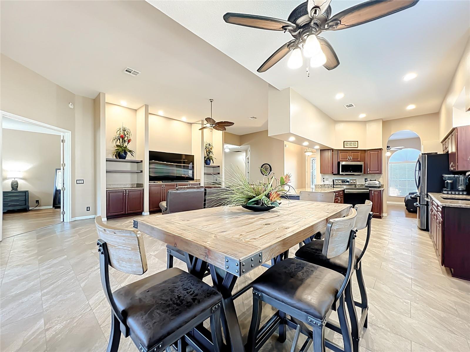 Image 7 of 50 For 6128 Landings Boulevard