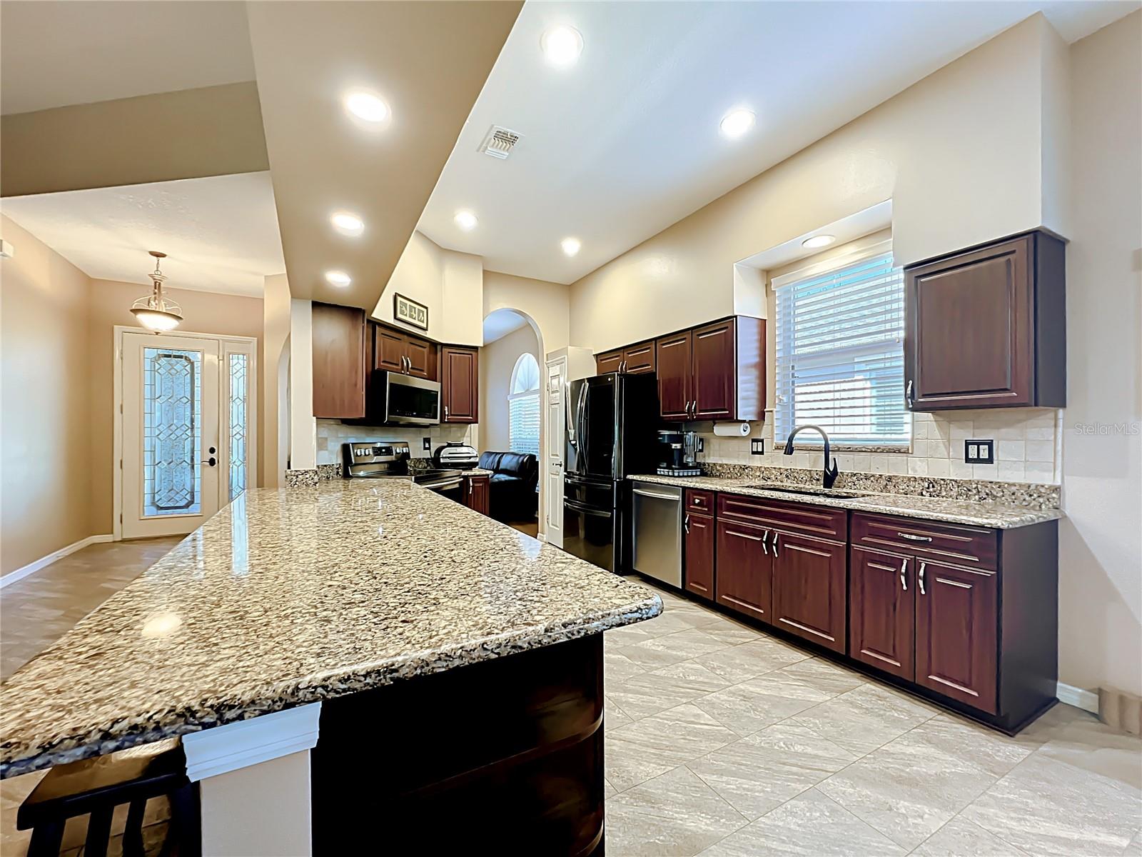 Image 9 of 50 For 6128 Landings Boulevard