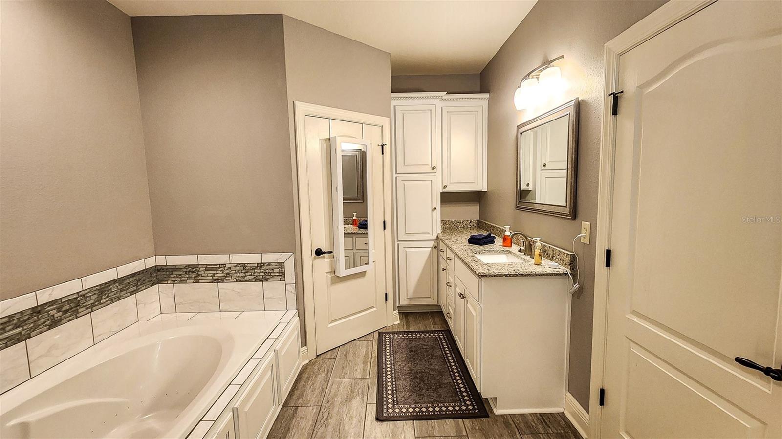 Image 34 of 100 For 7526 Weddington Road