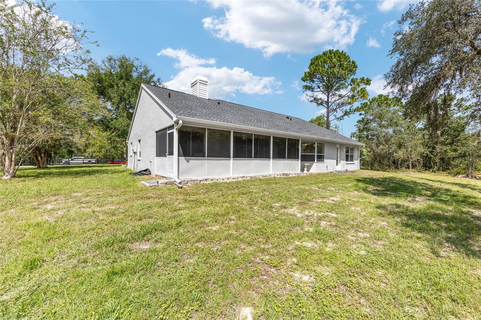 Listing photo id 9 for 5165 N Sacramento Ave
