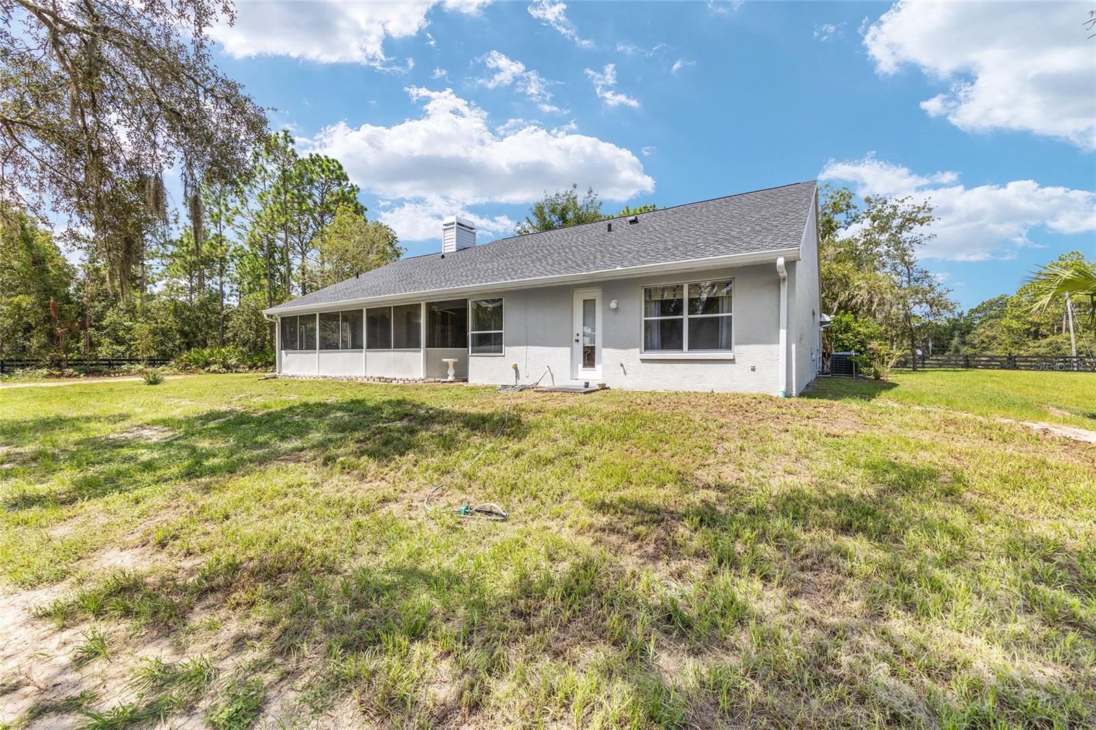 Listing photo id 10 for 5165 N Sacramento Ave