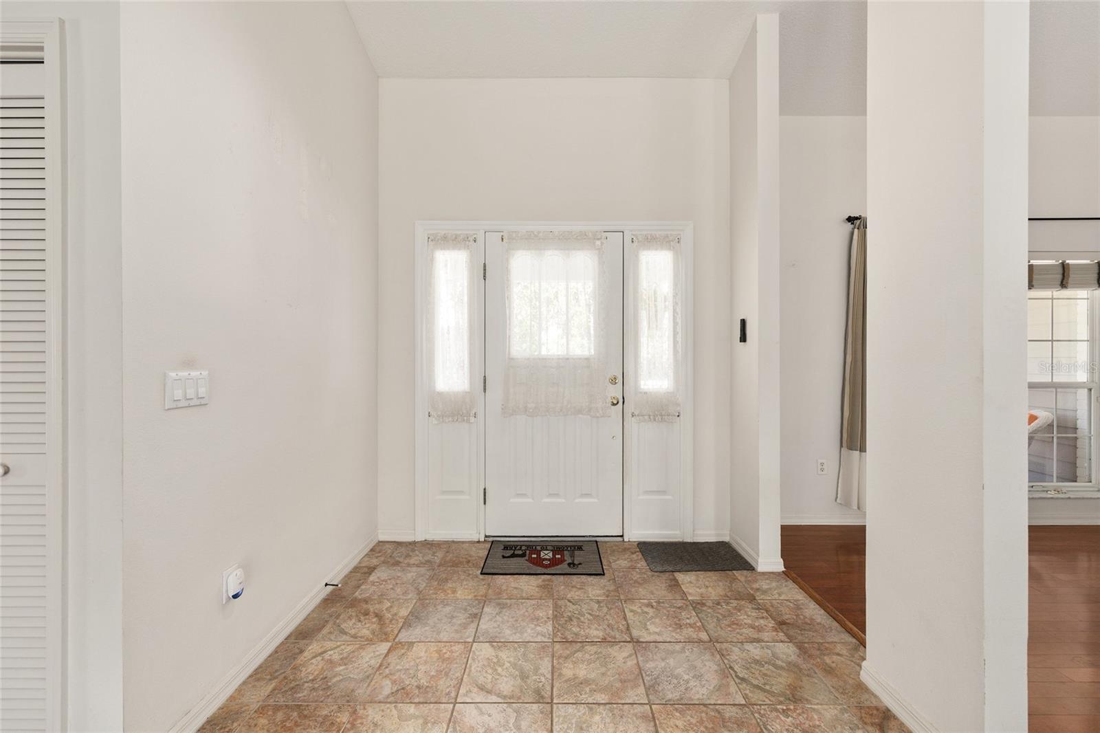 Listing photo id 16 for 5165 N Sacramento Ave