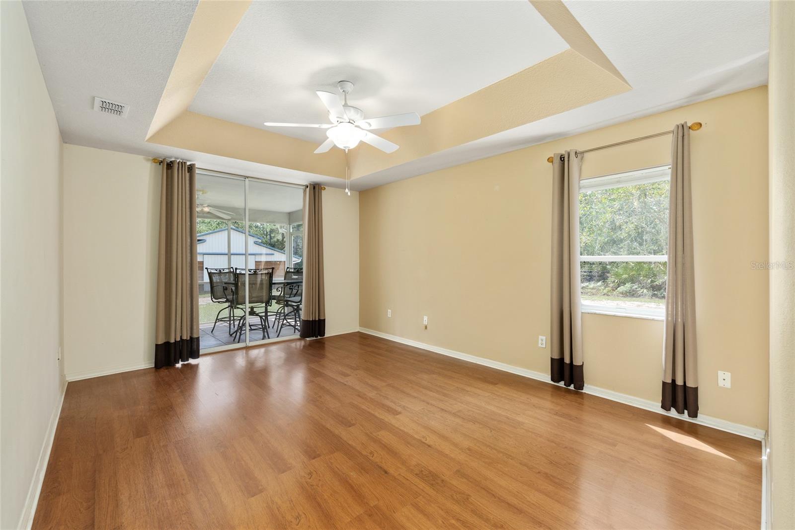 Listing photo id 26 for 5165 N Sacramento Ave
