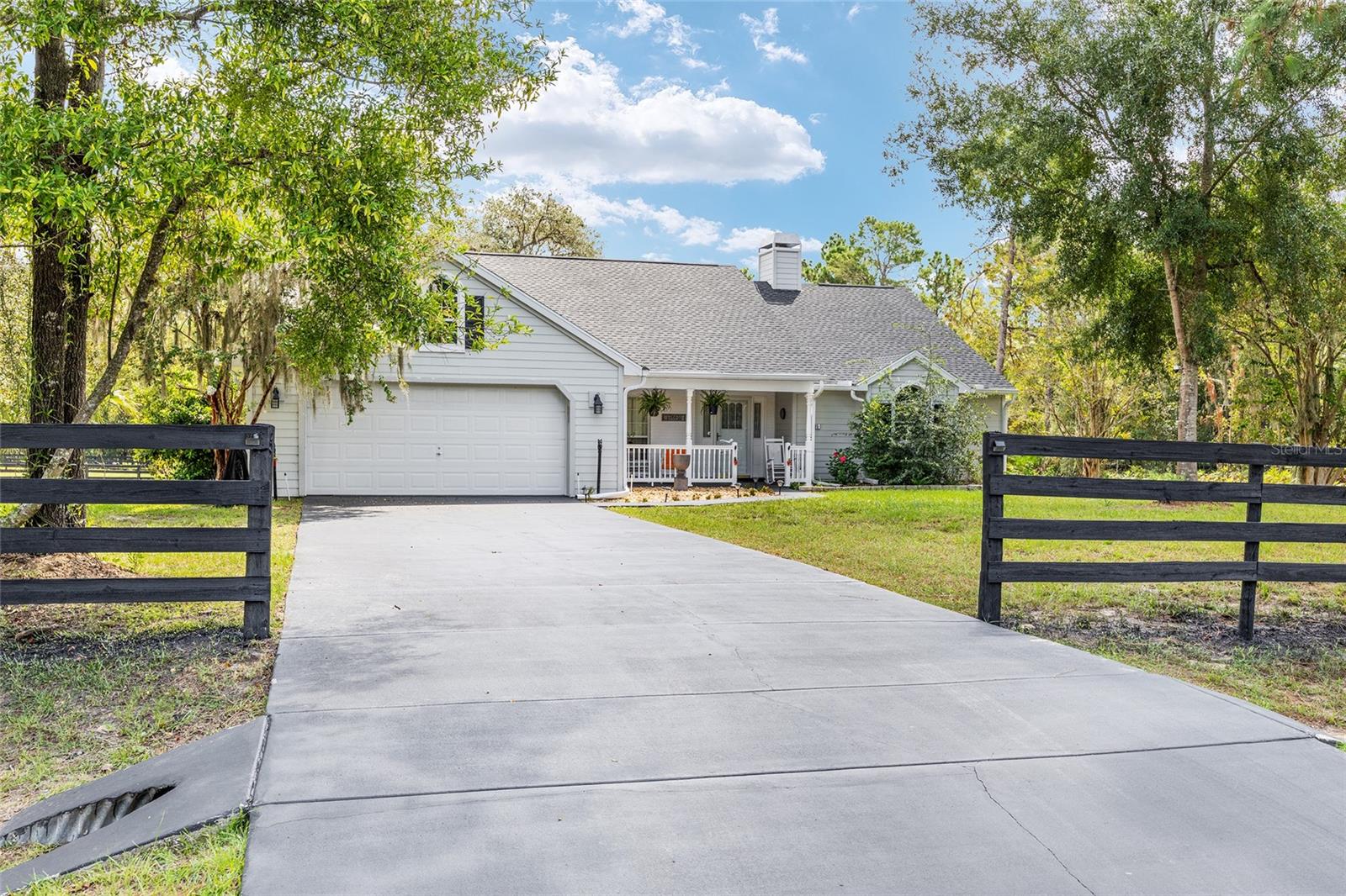 Listing photo id 1 for 5165 N Sacramento Ave