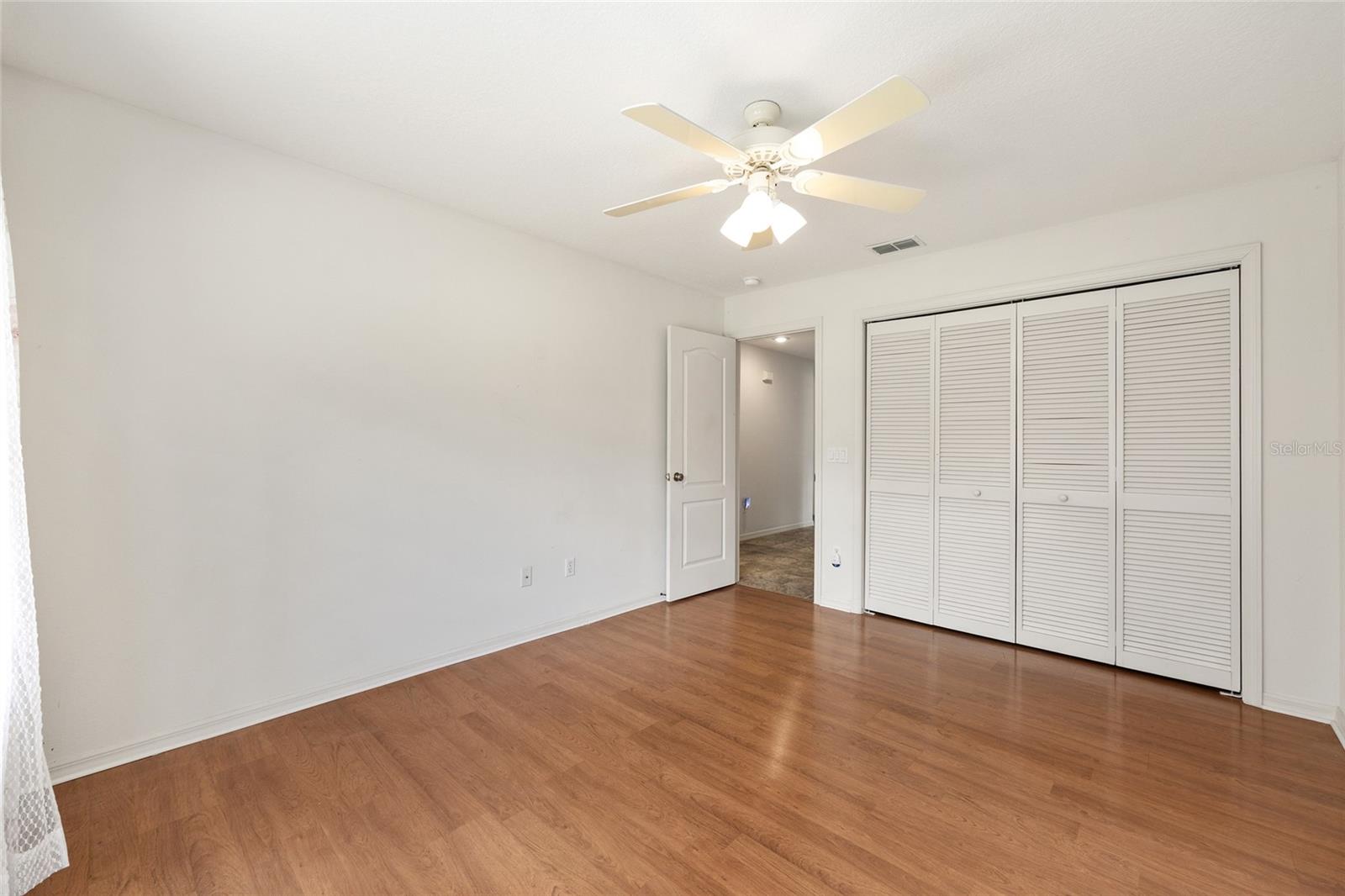 Listing photo id 35 for 5165 N Sacramento Ave