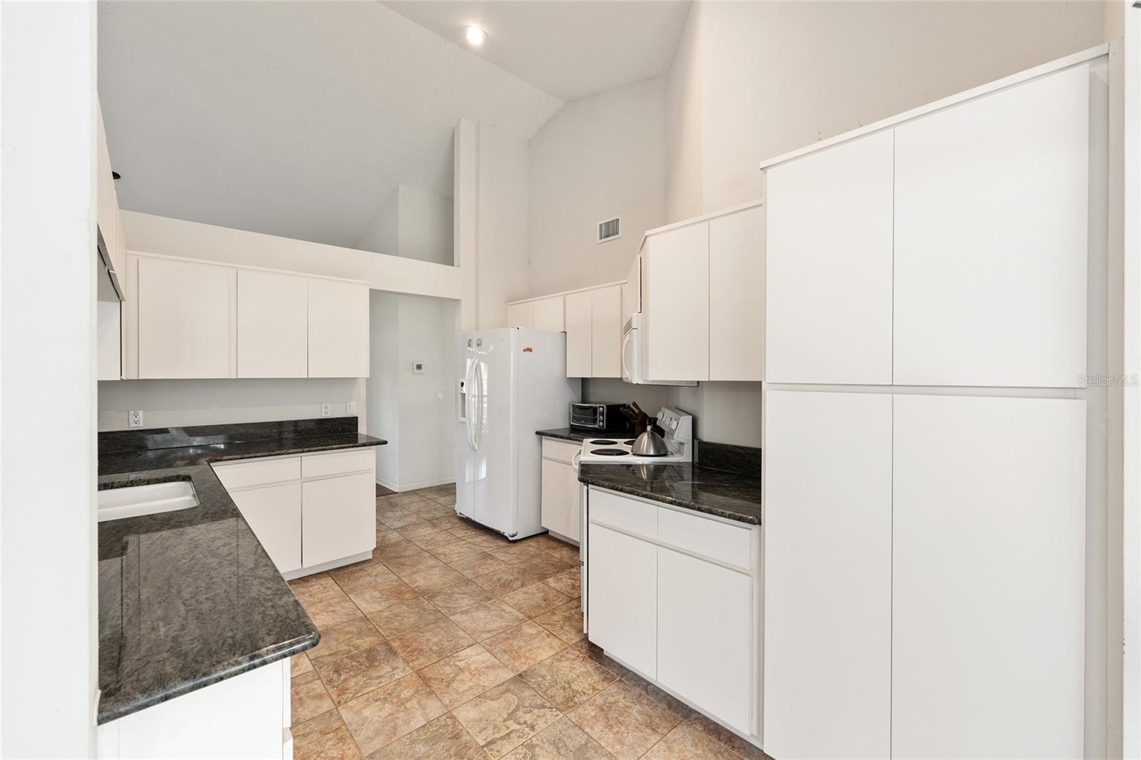 Listing photo id 40 for 5165 N Sacramento Ave