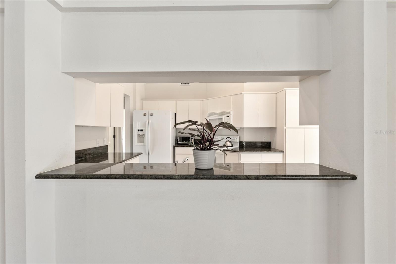 Listing photo id 41 for 5165 N Sacramento Ave