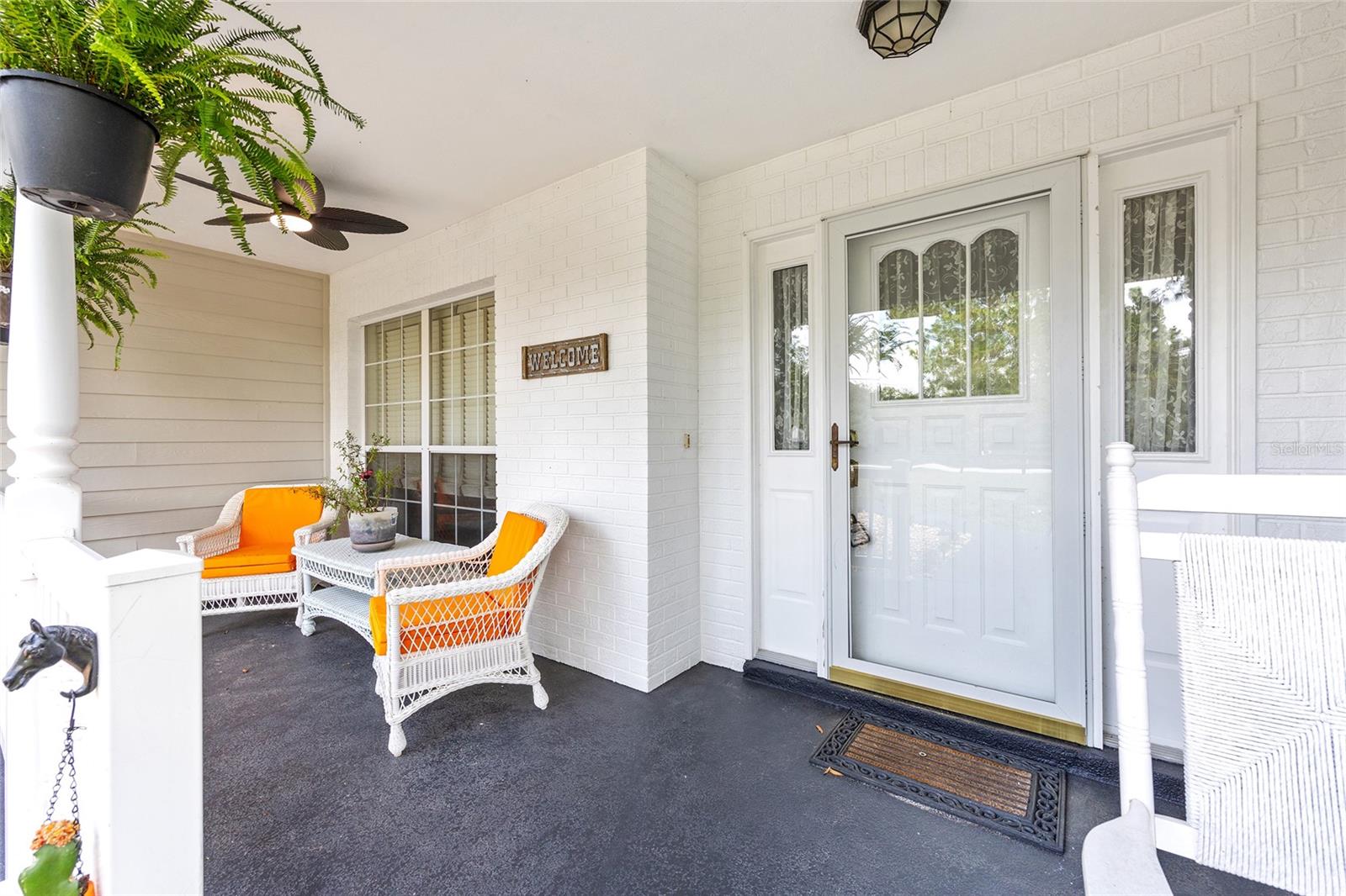 Listing photo id 3 for 5165 N Sacramento Ave