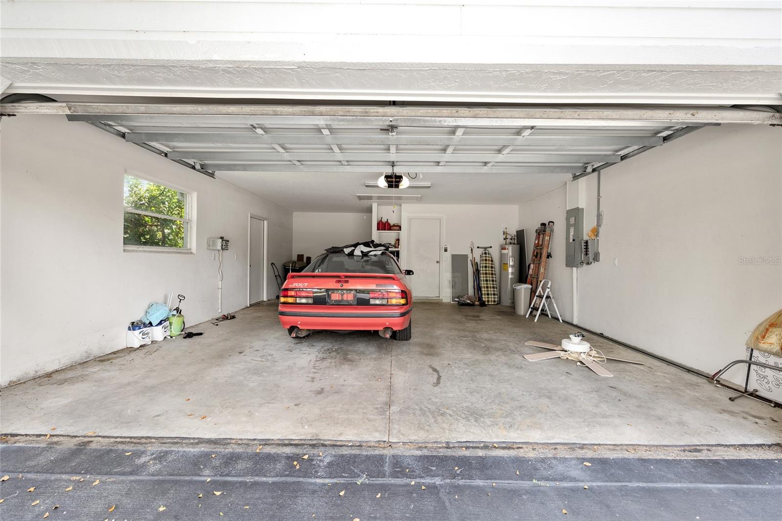 Listing photo id 50 for 5165 N Sacramento Ave