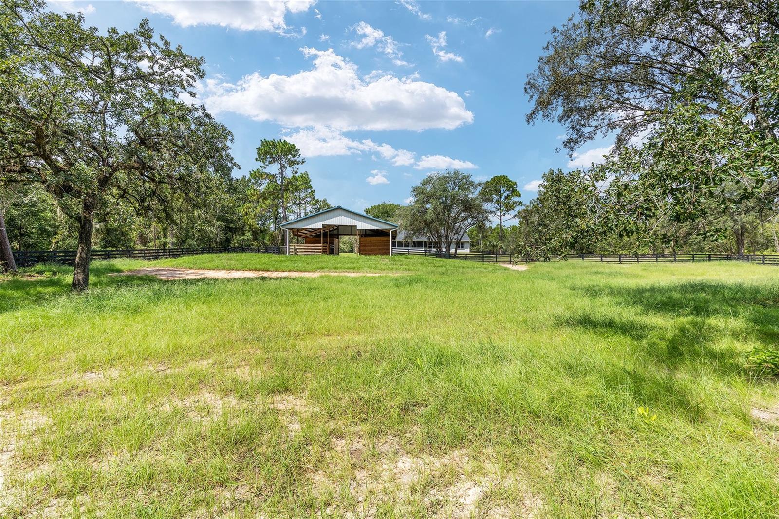 Listing photo id 58 for 5165 N Sacramento Ave