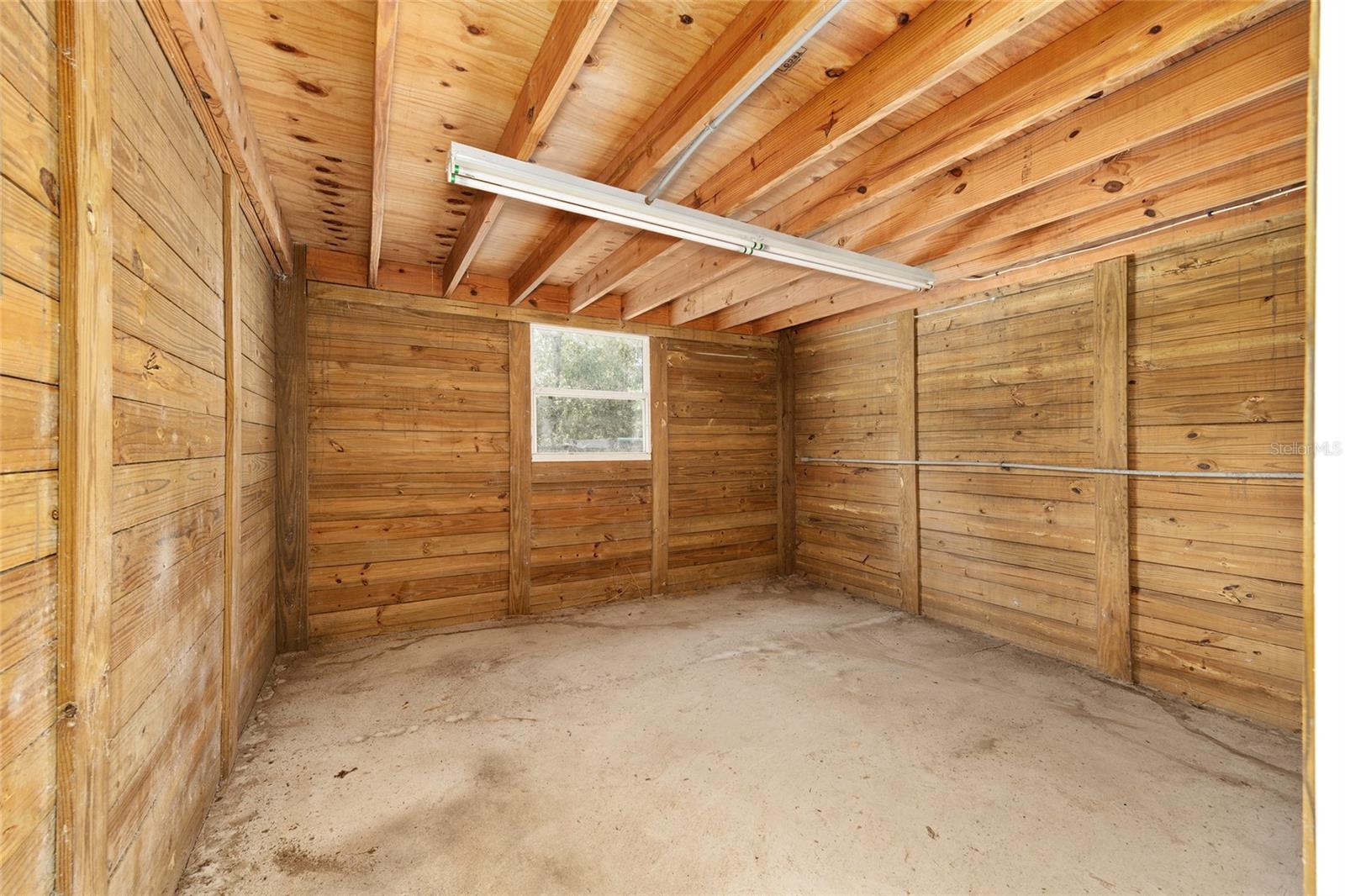 Listing photo id 65 for 5165 N Sacramento Ave