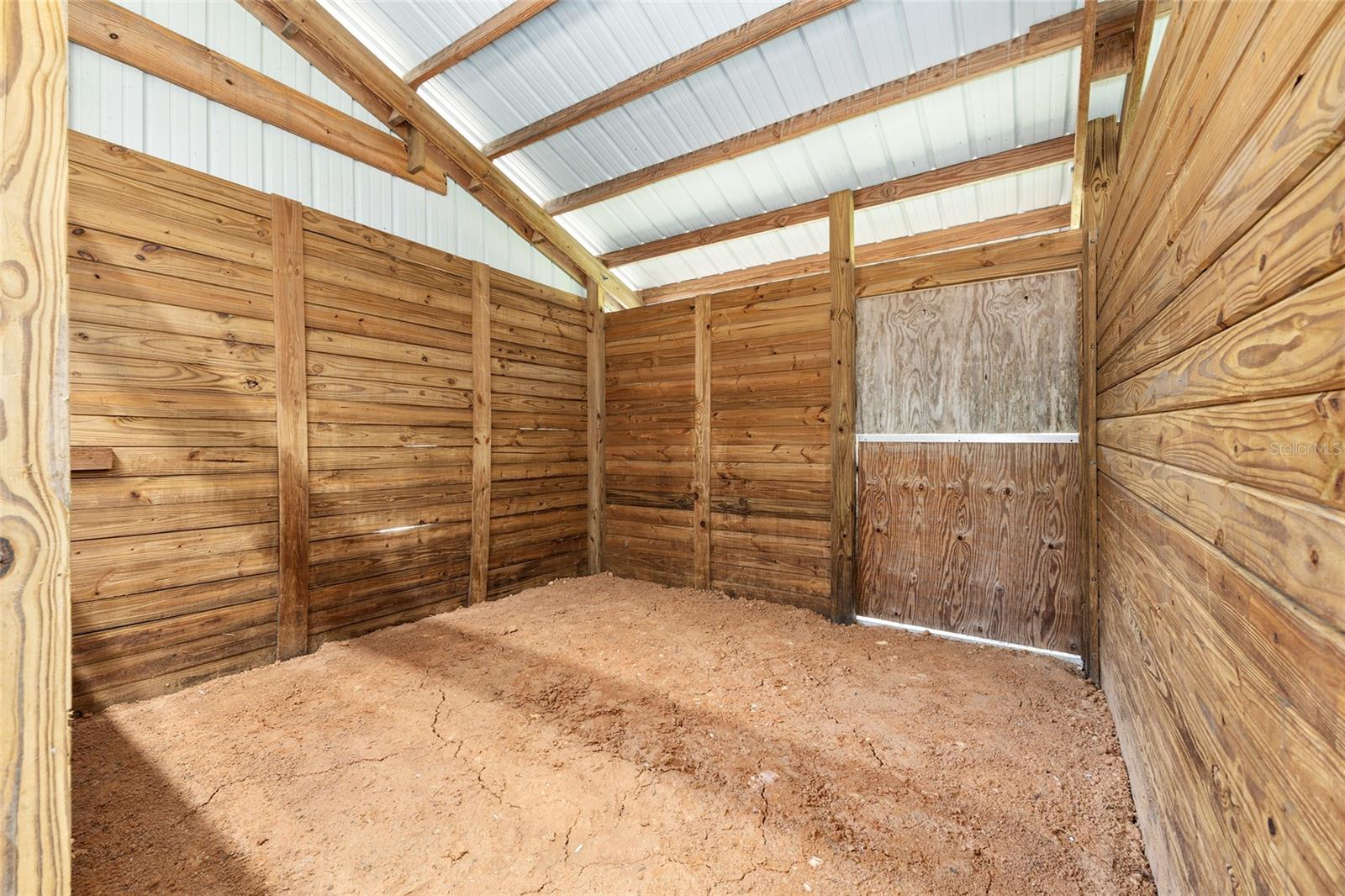 Listing photo id 66 for 5165 N Sacramento Ave