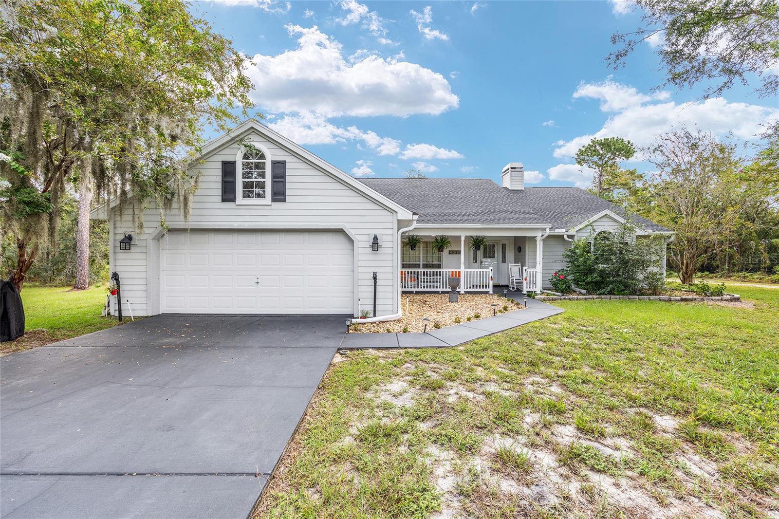 Listing photo id 6 for 5165 N Sacramento Ave