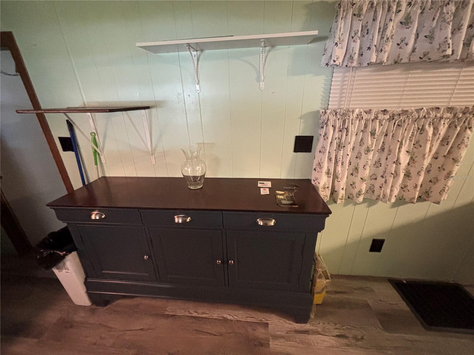 Image 41 of 52 For 19049 16th Place