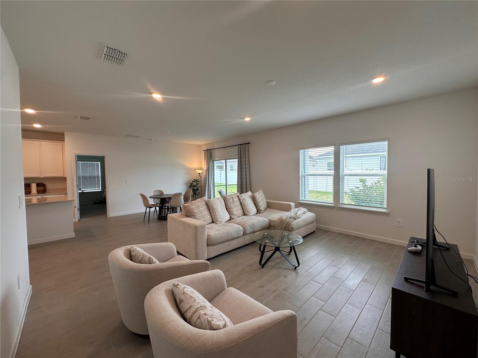 Image 18 of 36 For 3942 33rd Terrace
