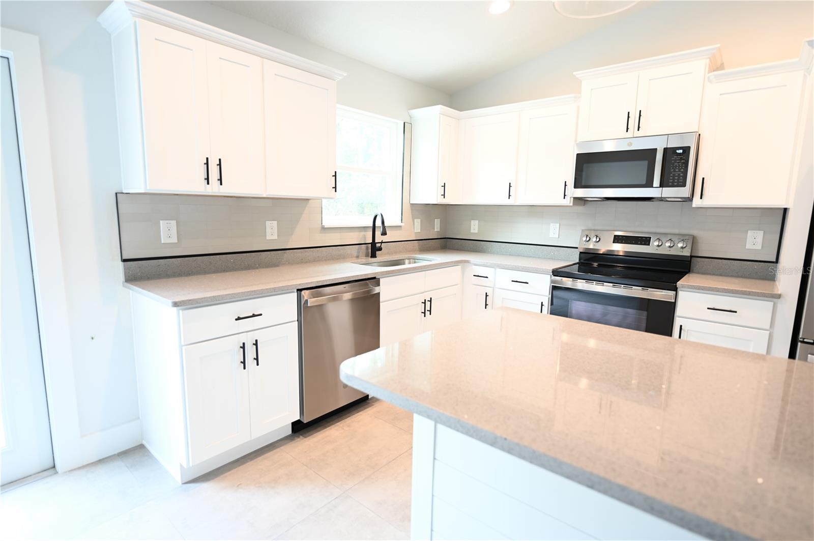 Image 11 of 33 For 24433 Tamarind Lane