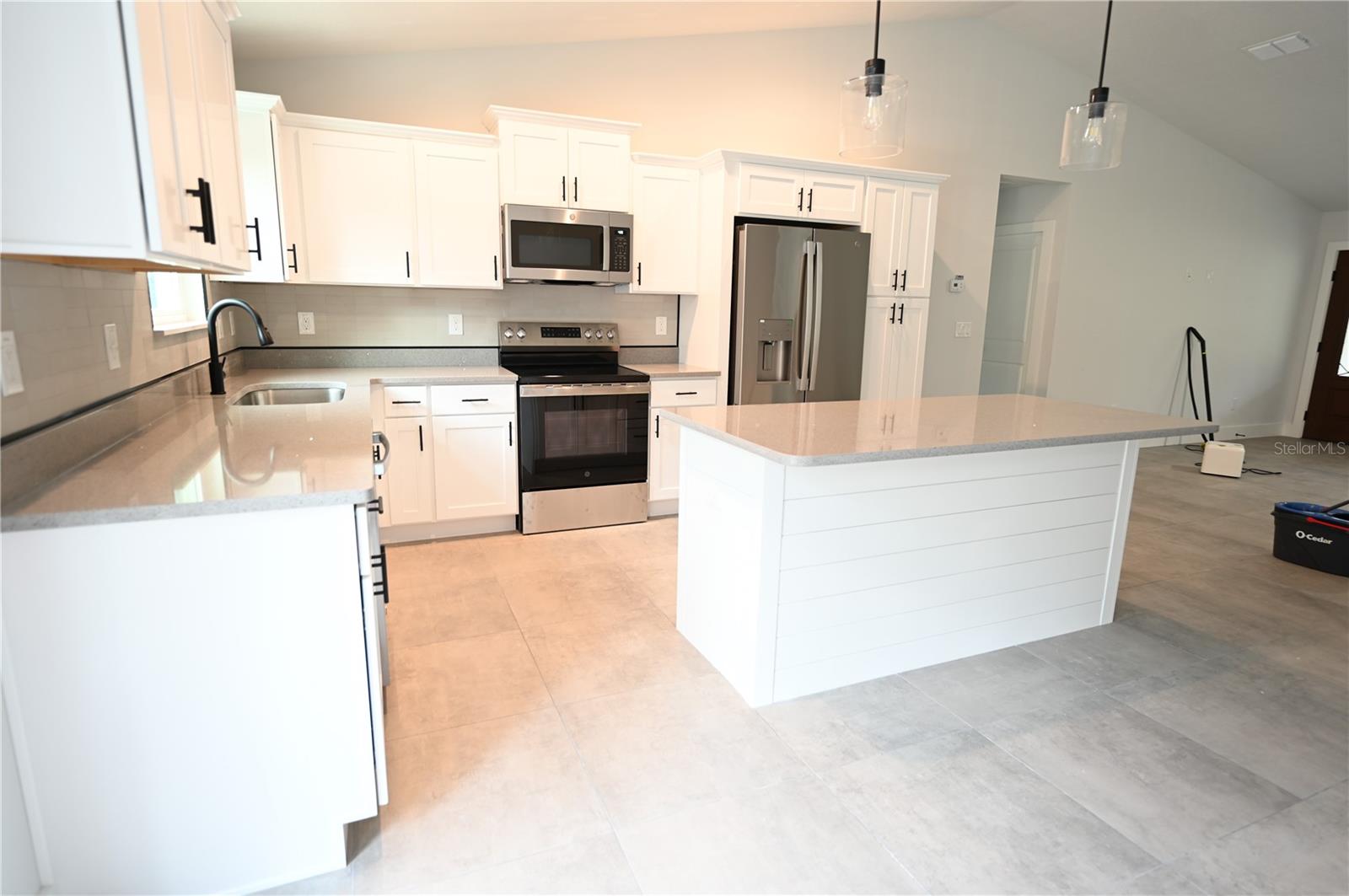 Image 12 of 33 For 24433 Tamarind Lane