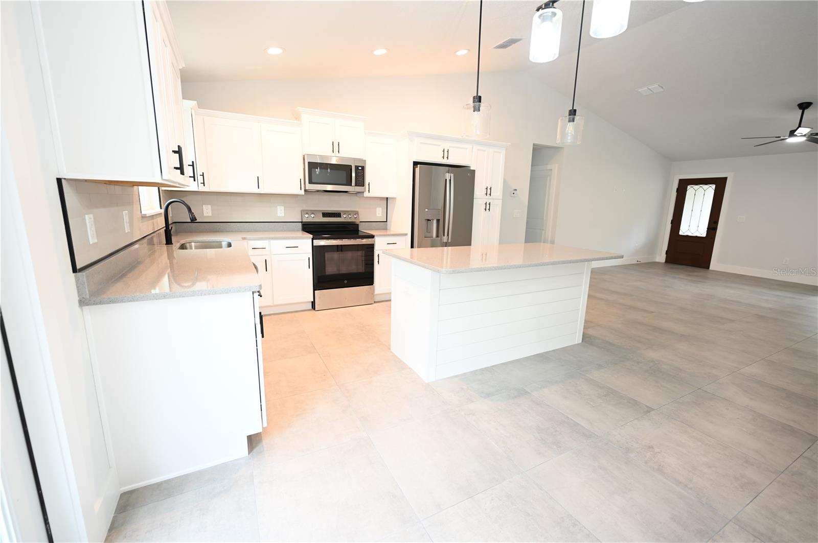 Image 14 of 33 For 24433 Tamarind Lane
