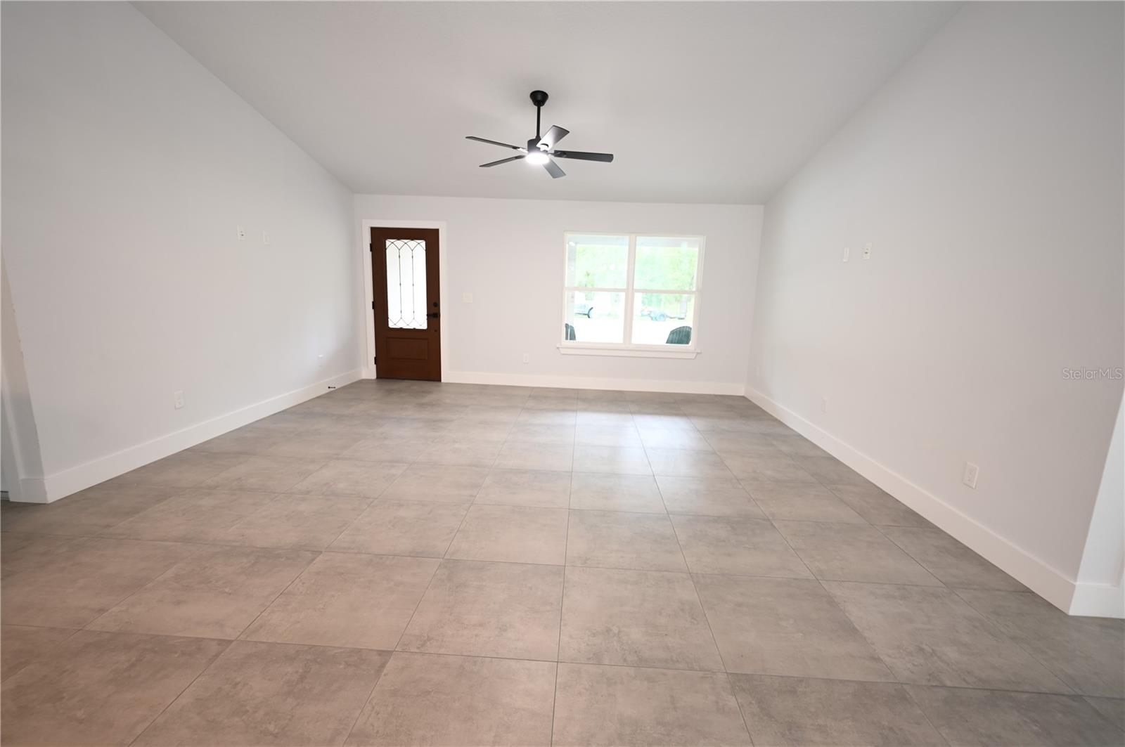 Image 17 of 33 For 24433 Tamarind Lane