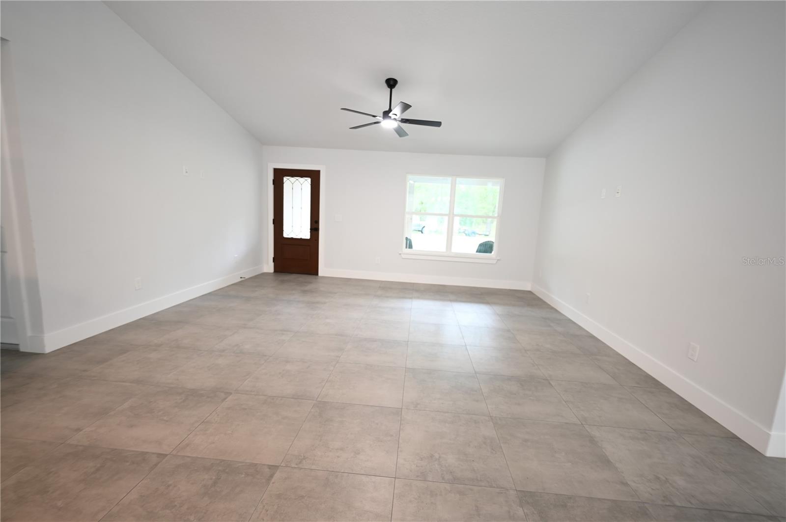 Image 18 of 33 For 24433 Tamarind Lane
