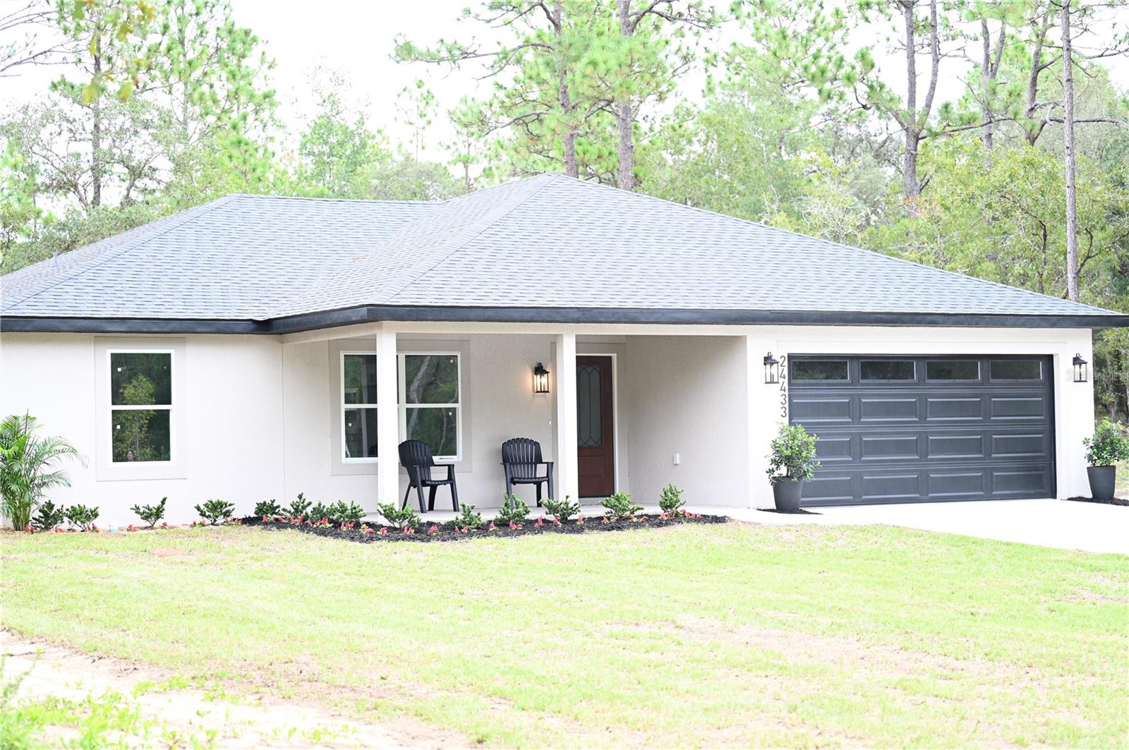 Image 2 of 33 For 24433 Tamarind Lane
