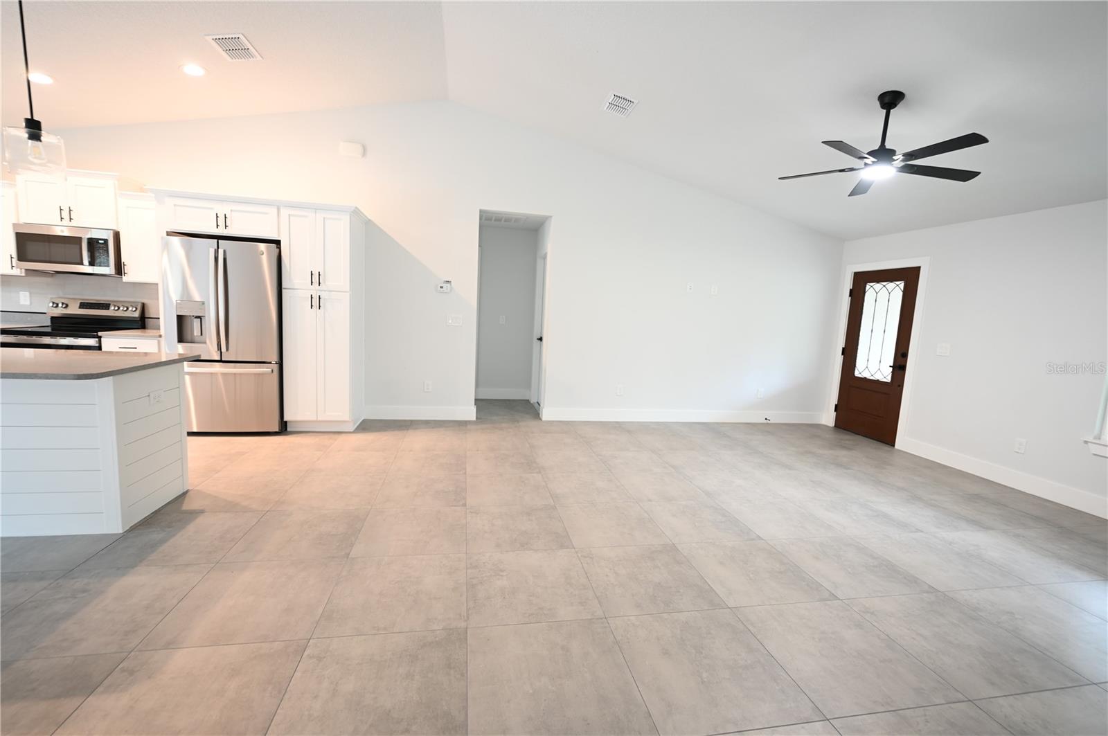 Image 21 of 33 For 24433 Tamarind Lane