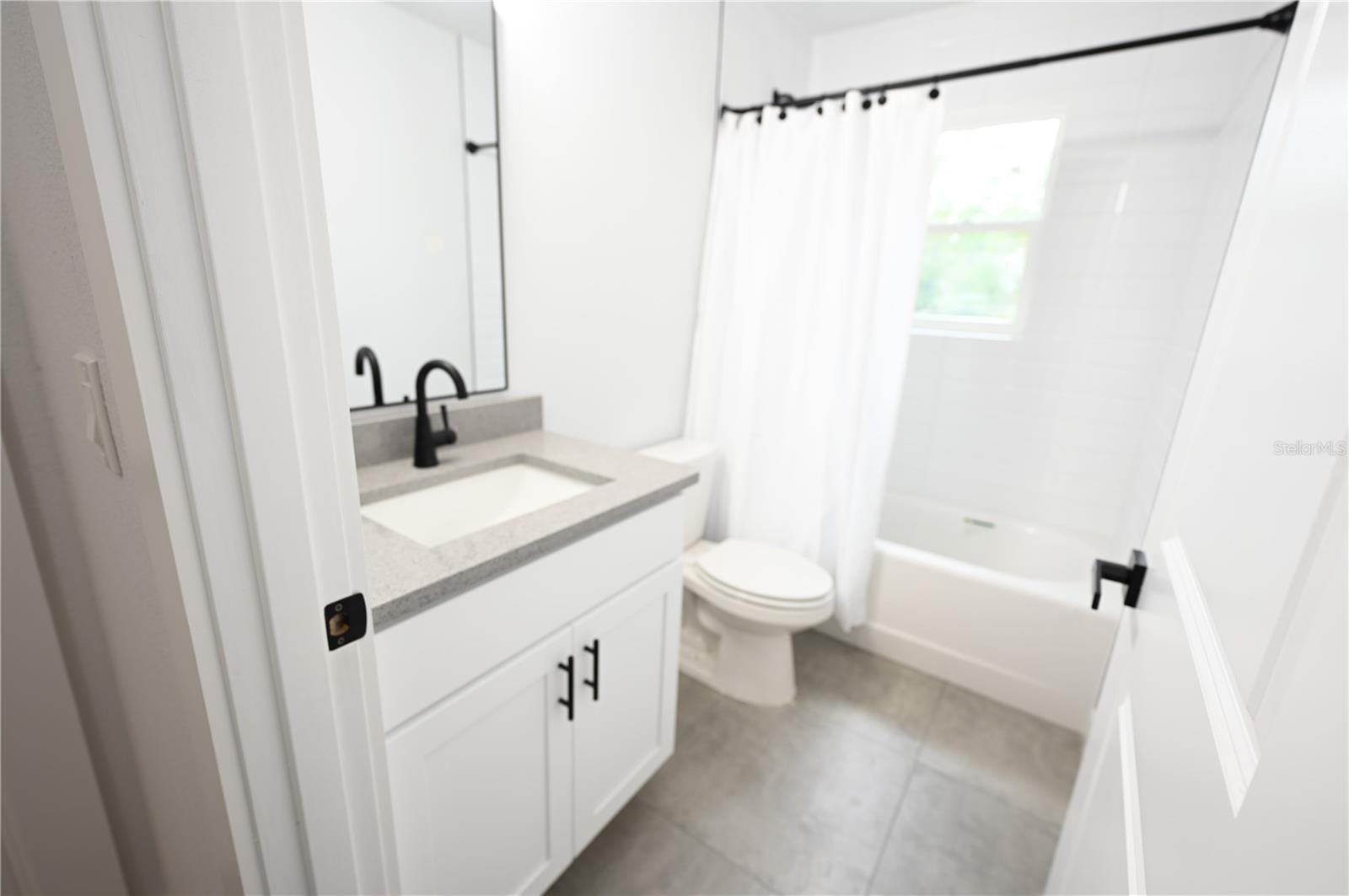 Image 30 of 33 For 24433 Tamarind Lane