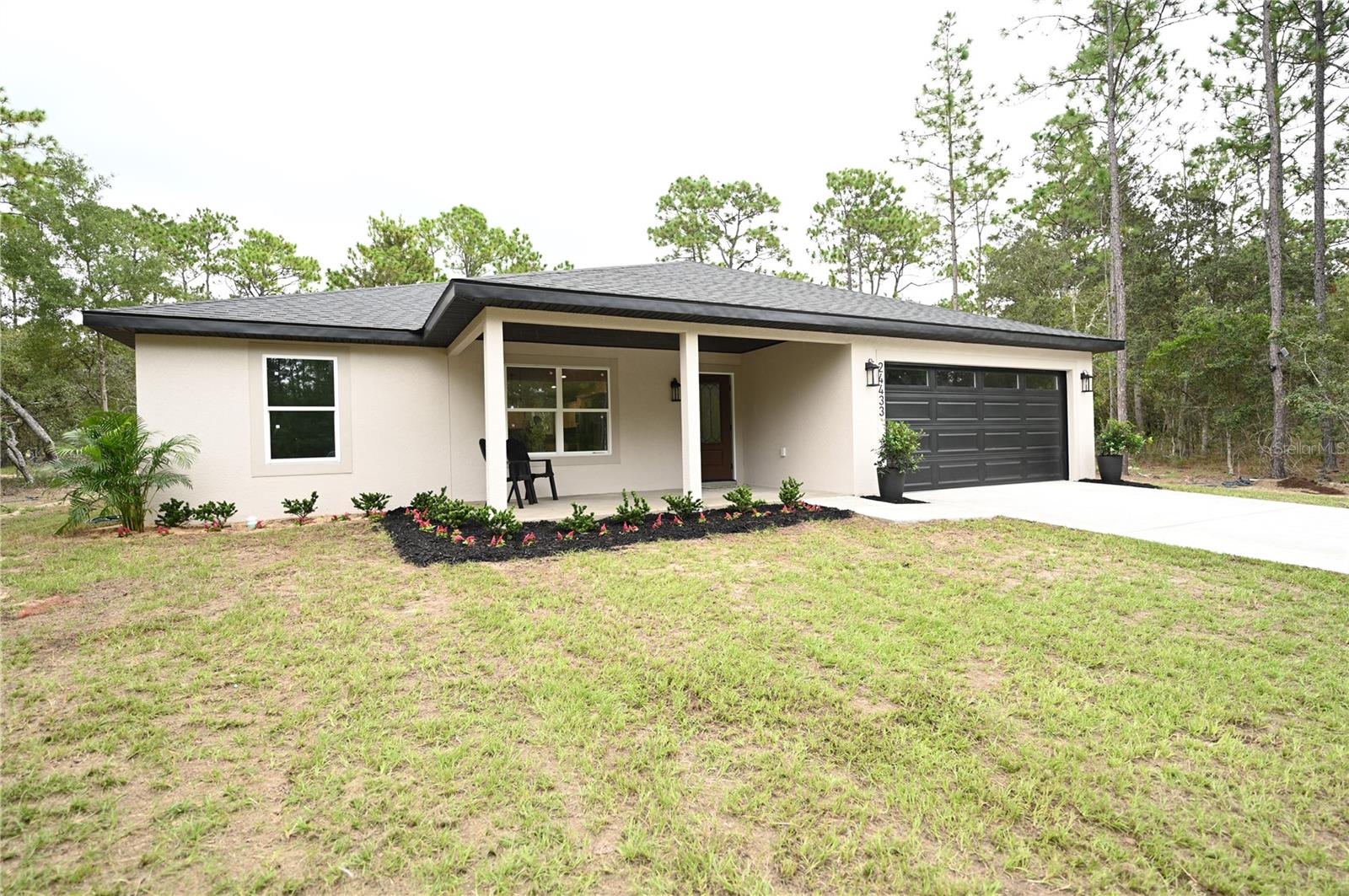 Image 4 of 33 For 24433 Tamarind Lane