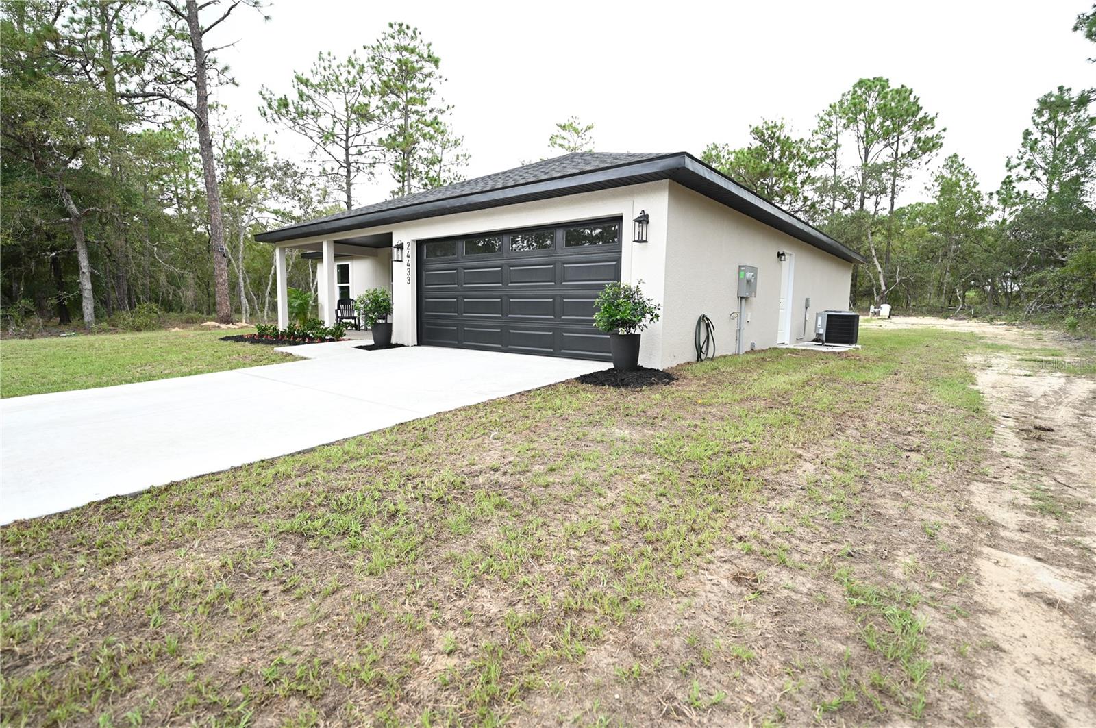 Image 7 of 33 For 24433 Tamarind Lane