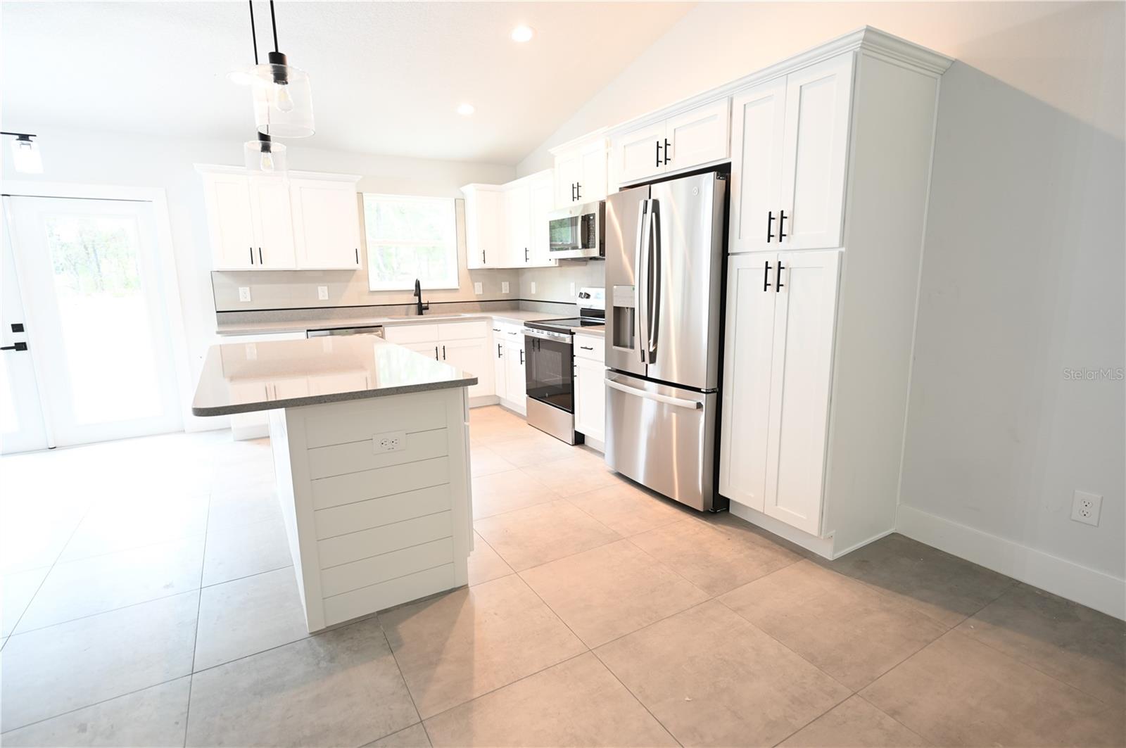Image 8 of 33 For 24433 Tamarind Lane