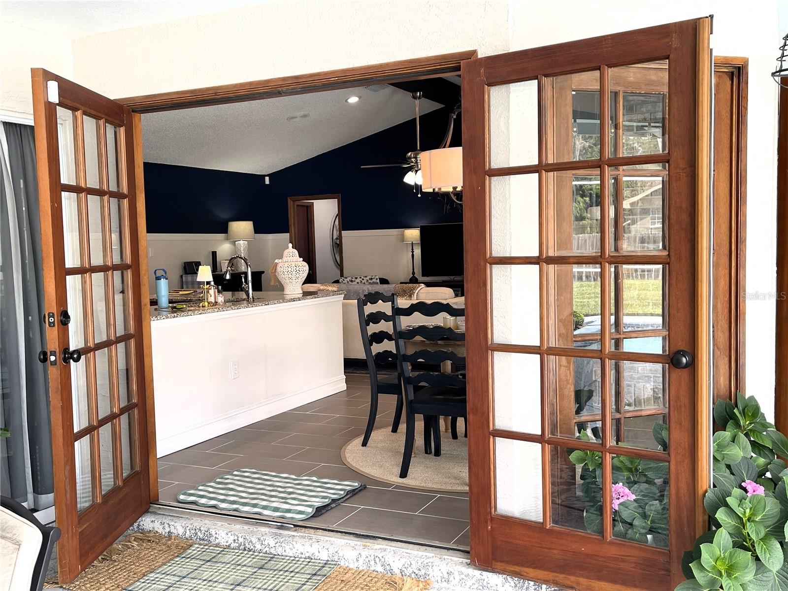 Listing photo id 10 for 301 Silas Court