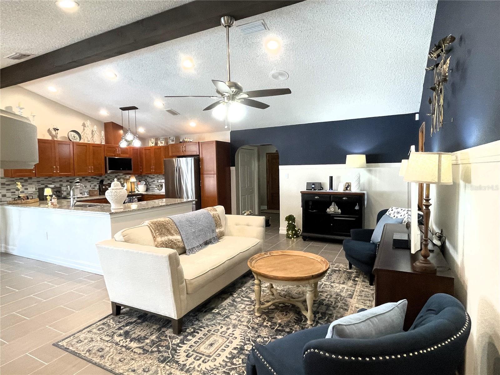 Listing photo id 14 for 301 Silas Court