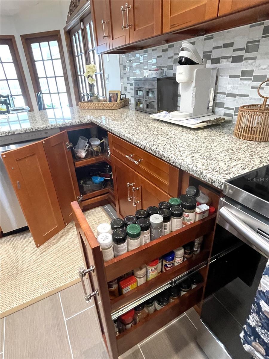 Listing photo id 17 for 301 Silas Court