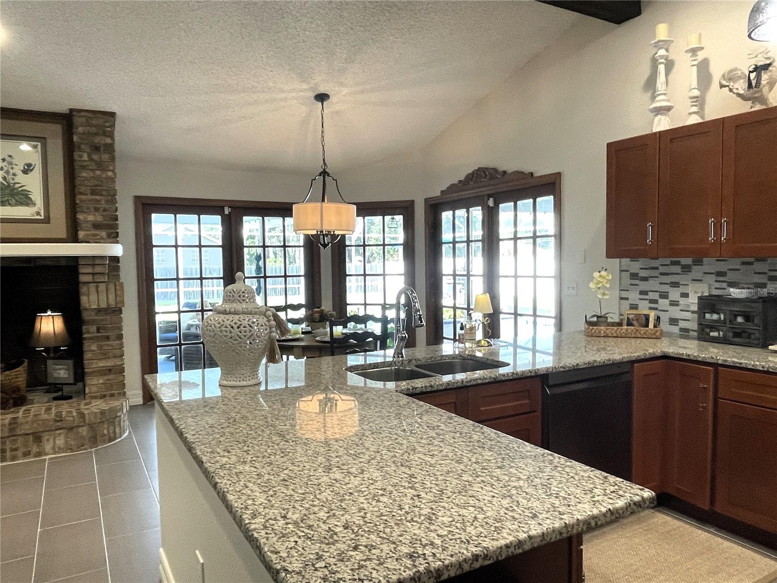 Listing photo id 18 for 301 Silas Court