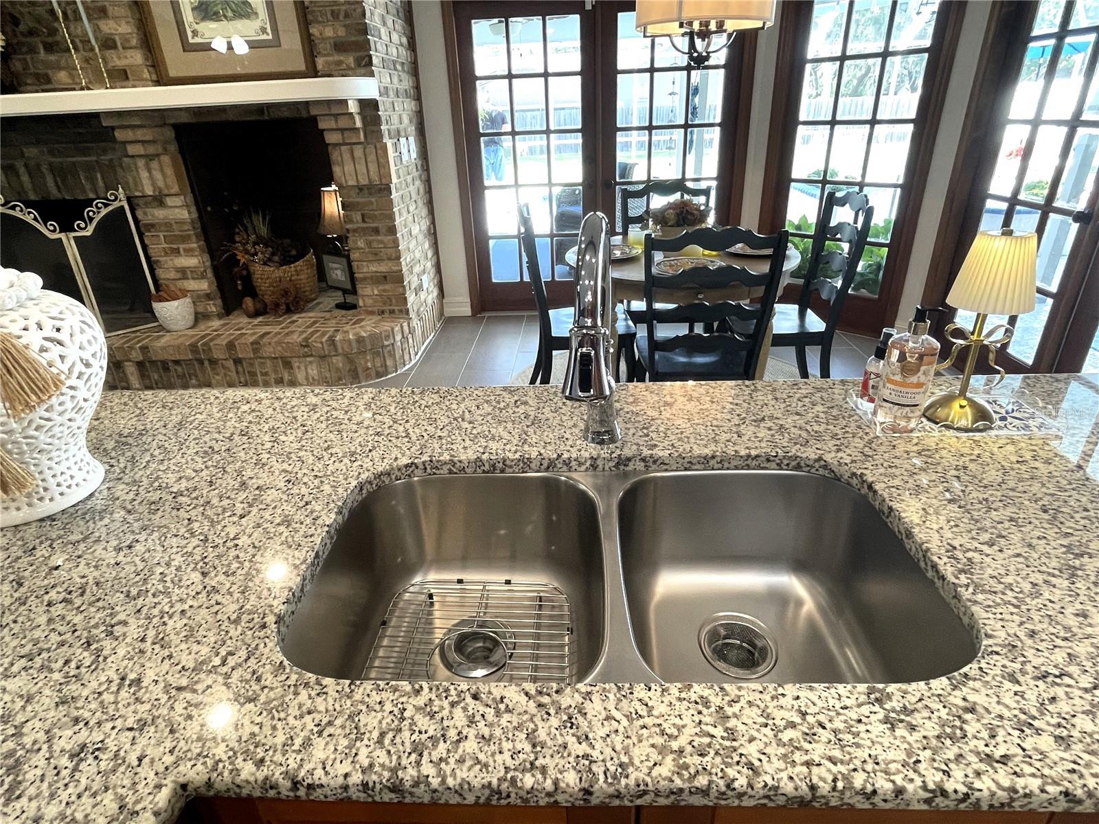 Listing photo id 19 for 301 Silas Court