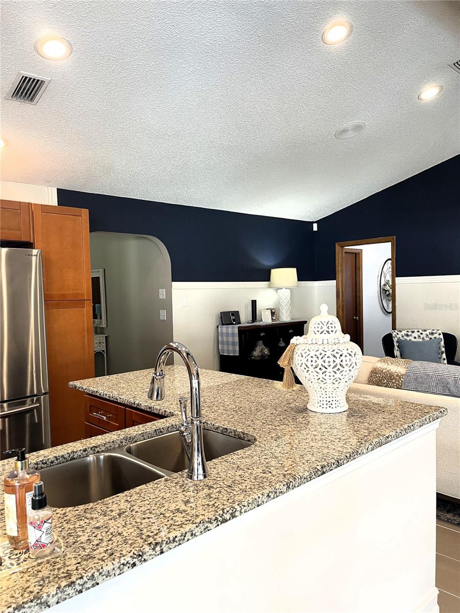 Listing photo id 21 for 301 Silas Court