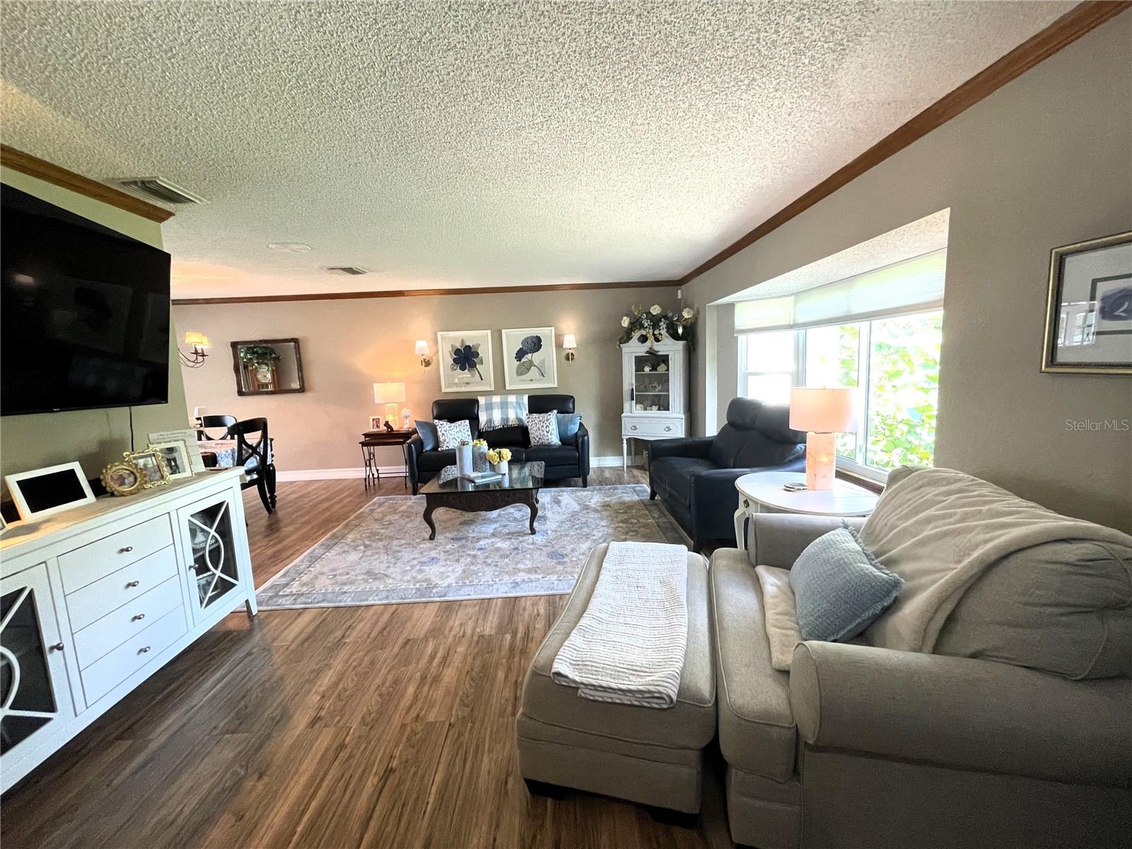 Listing photo id 25 for 301 Silas Court