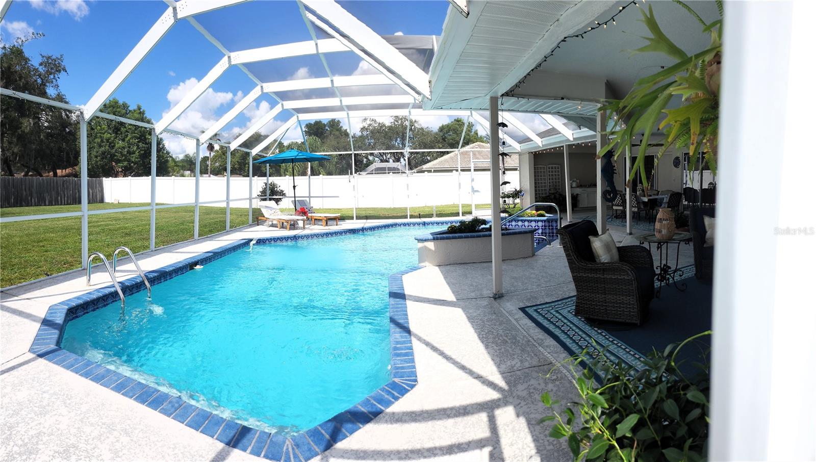 Listing photo id 1 for 301 Silas Court