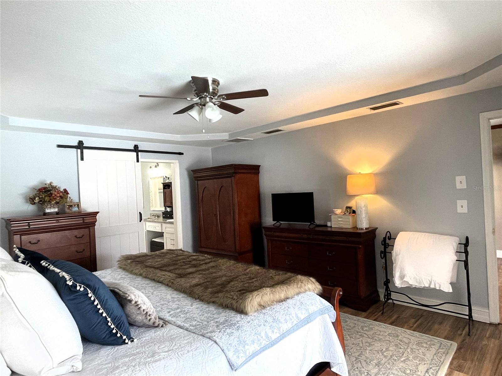 Listing photo id 33 for 301 Silas Court