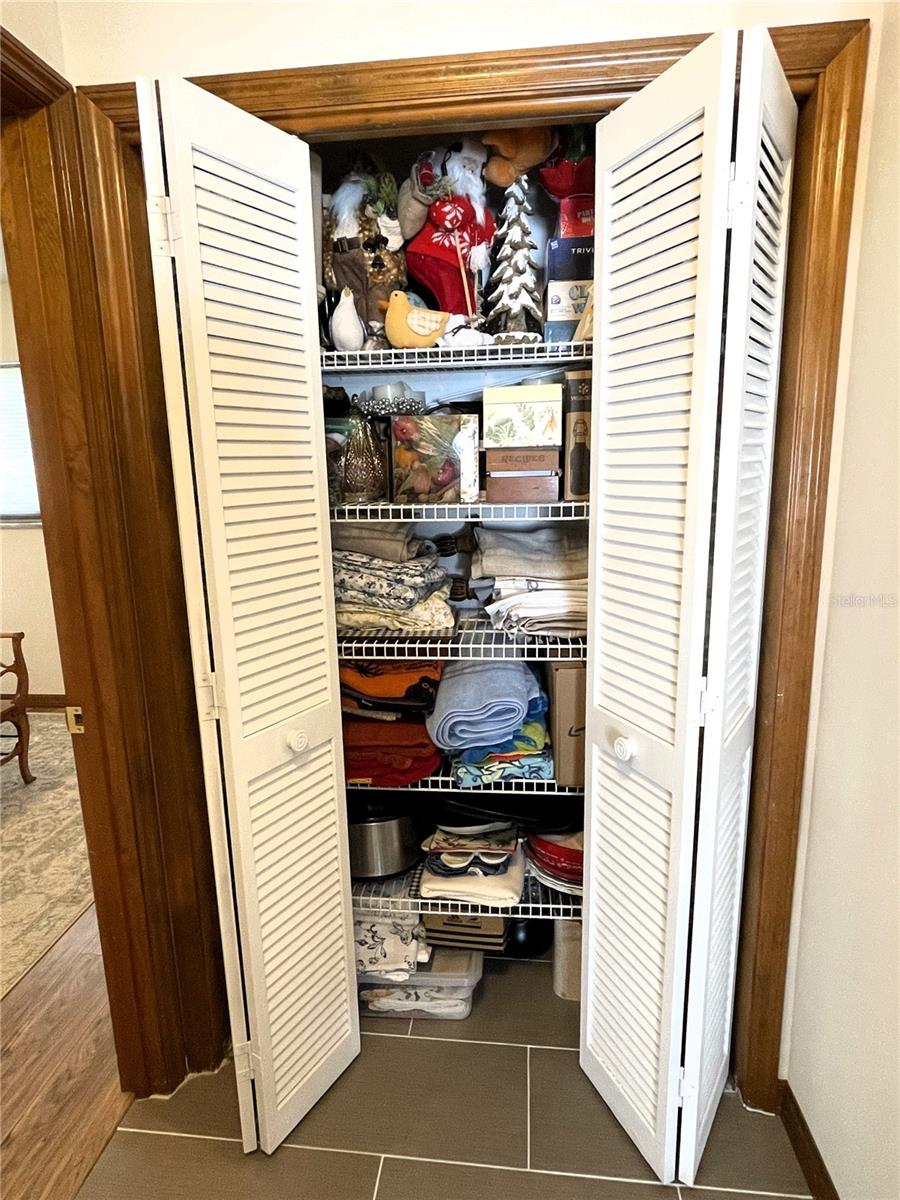 Listing photo id 43 for 301 Silas Court