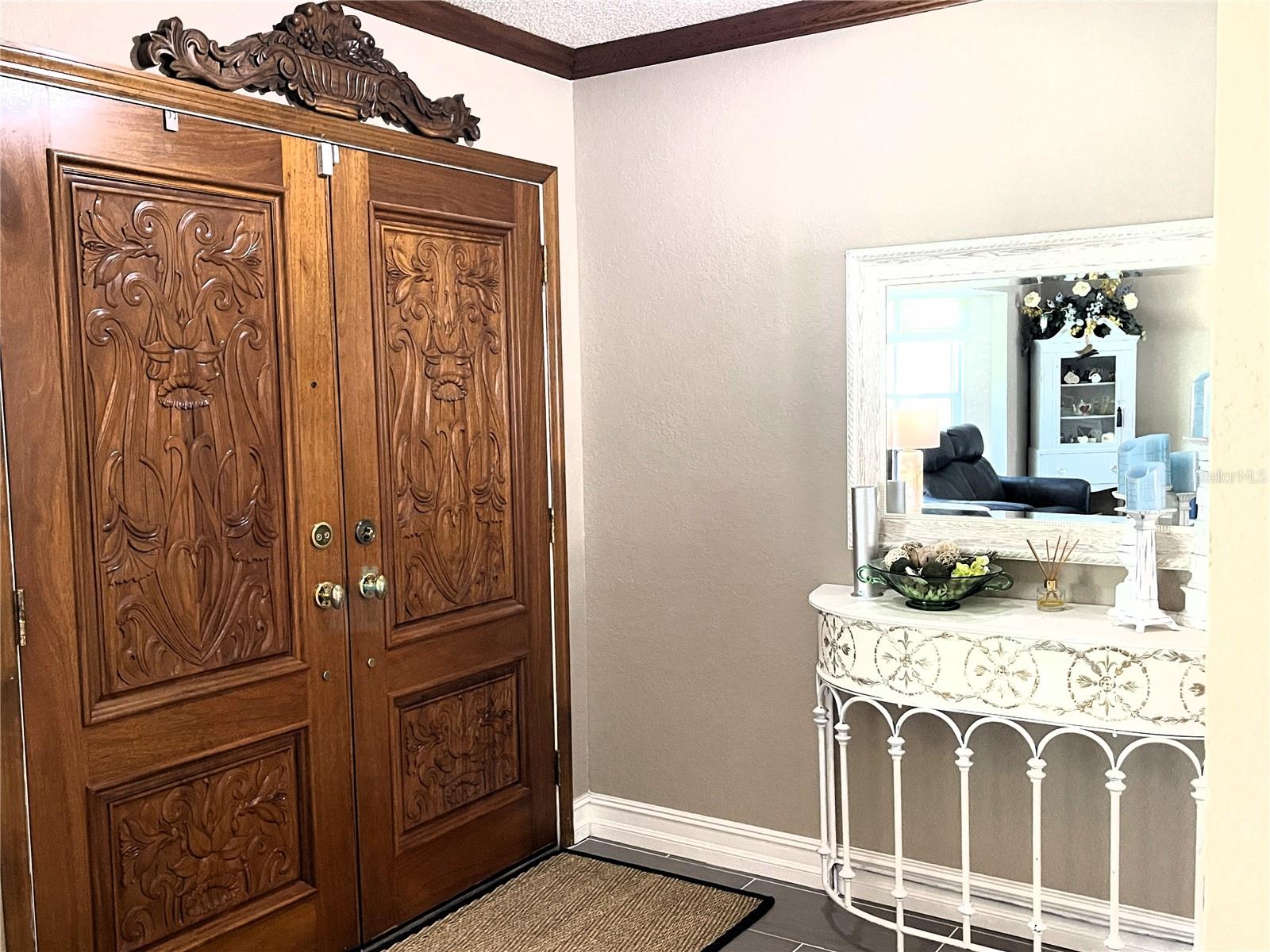 Listing photo id 3 for 301 Silas Court