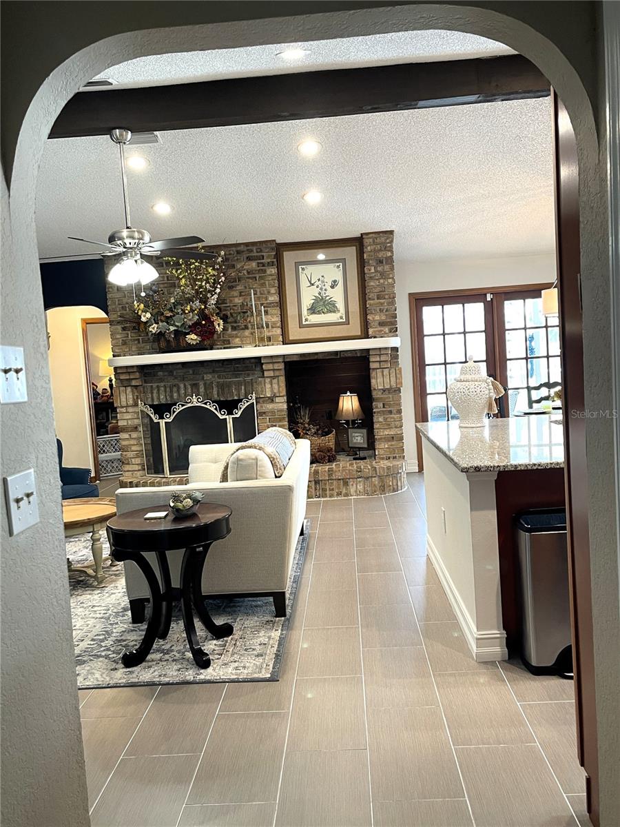 Listing photo id 4 for 301 Silas Court
