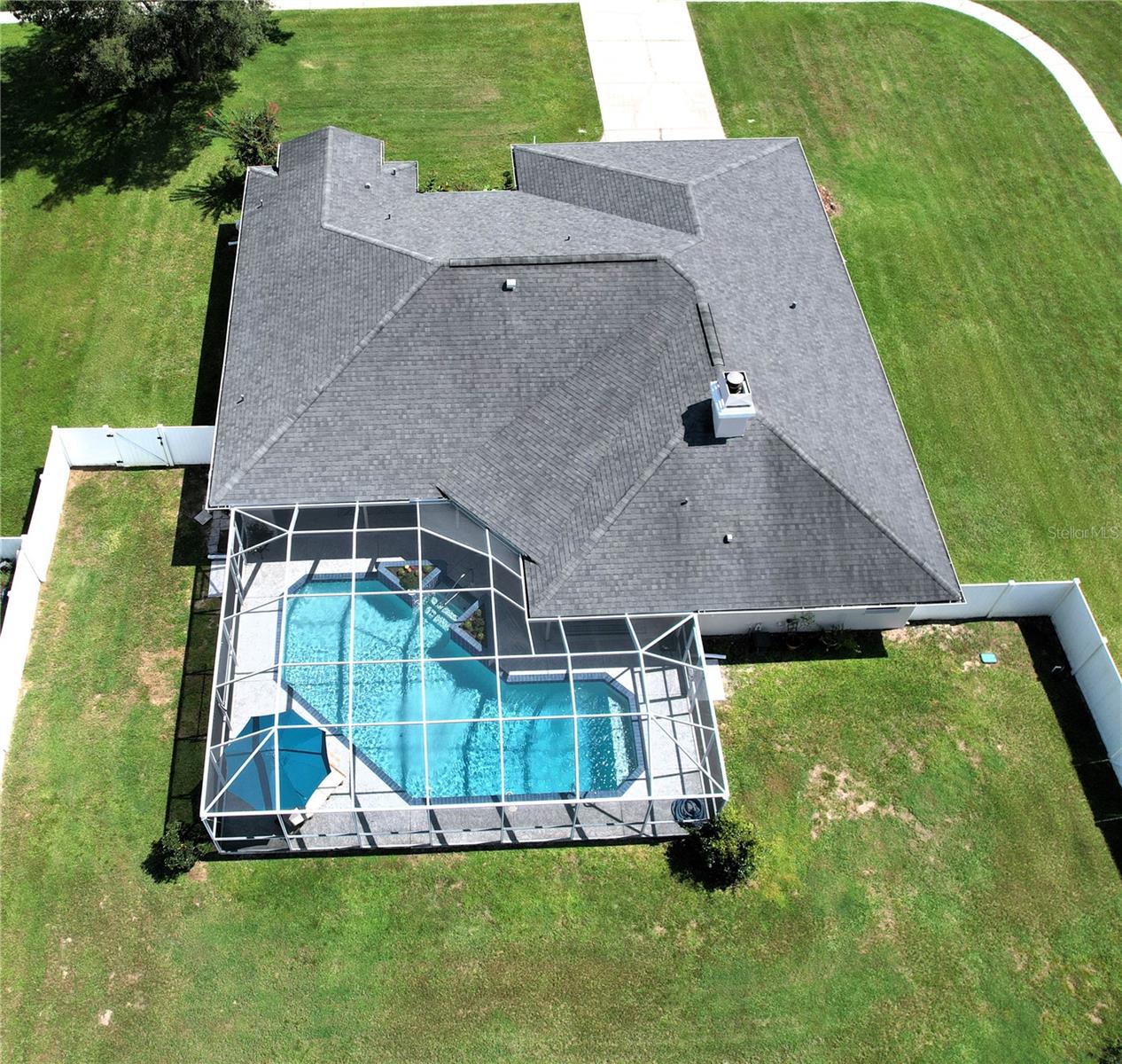 Listing photo id 77 for 301 Silas Court
